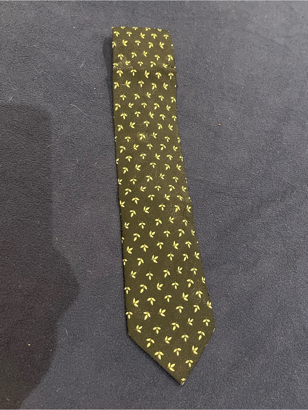 Brioni Black Tie with Gold Leaf Motif - Picture 4 of 5